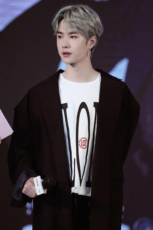 王一博队员爆料视频播放,揭秘幕后精彩瞬间 第1张 王一博队员爆料视频播放,揭秘幕后精彩瞬间 第1张